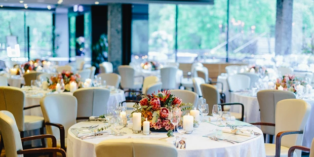 Destination-Wedding - Art der Location: Hotel / Chalet - Festsaal Panorama Restaurant
Foto  © Carmen and Ingo Photography - Hotel Warmbaderhof *****