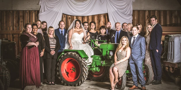 Destination-Wedding - Art der Location: Hotel / Chalet - Traktorscheune - Hochzeitsinsel