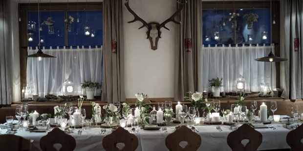 Destination-Wedding - Art der Location: Hotel / Chalet - Tiroler Stube - Hochzeitsinsel