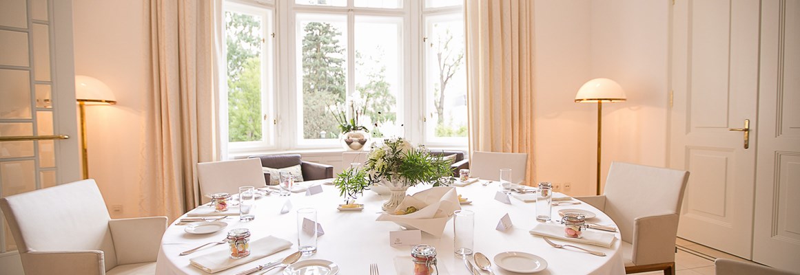 Hochzeitslocation: Hochzeitstafel runder Tisch - Hotel Steirerschlössl