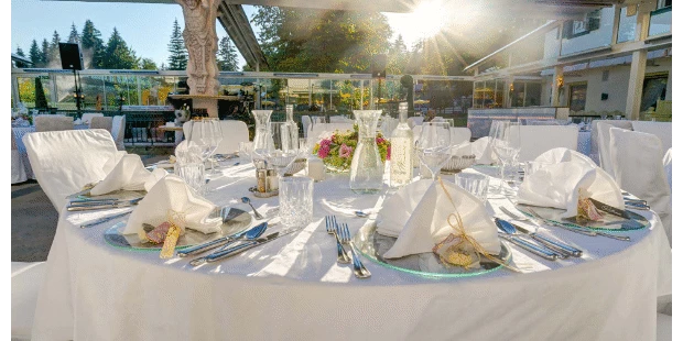 Destination-Wedding - Art der Location: Hotel / Chalet - Tisch Wintergarten - Alpenhotel Speckbacher Hof