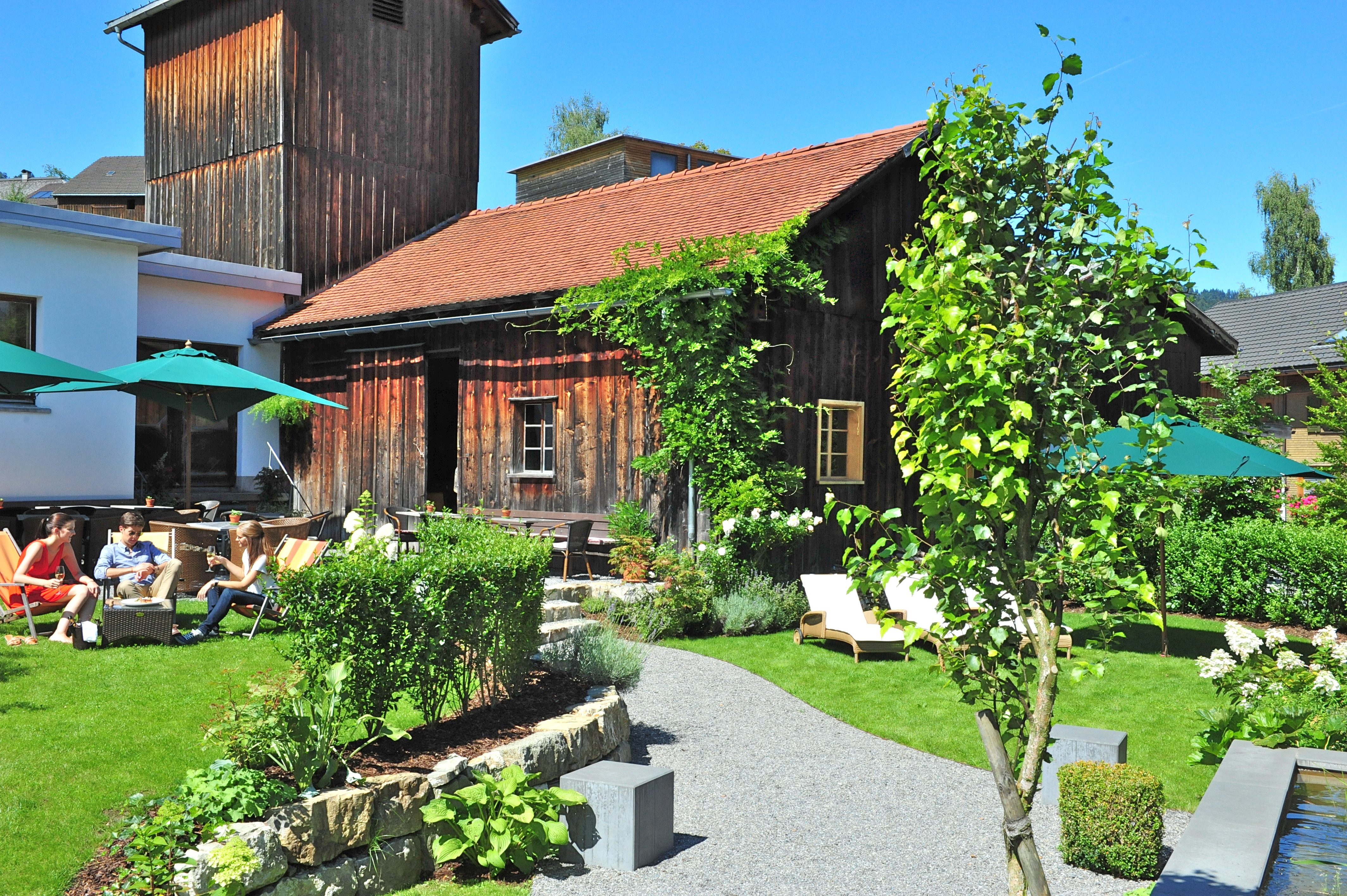 Destination-Wedding - Preisniveau Hochzeitsfeier: €€ - Garten Hirschenau - perfekt für einen Aperitif - Hotel Gasthof Hirschen Schwarzenberg