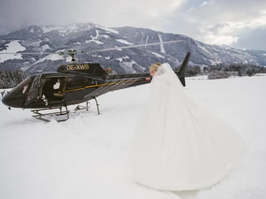 Hochzeitslocation: Braut reist im Helikopter an  - Schloss Prielau Hotel & Restaurants