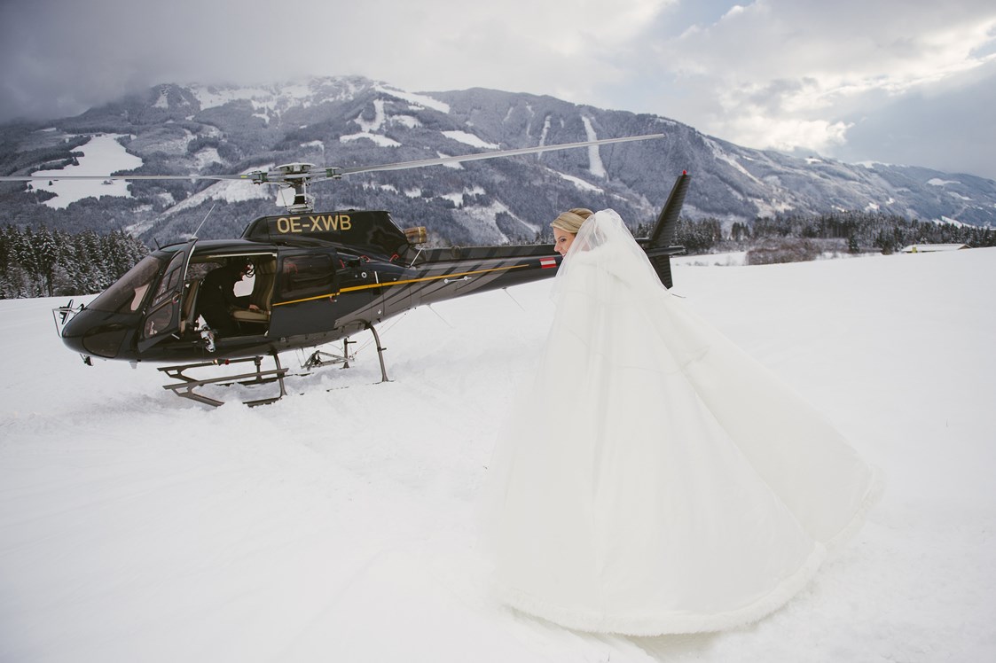 Hochzeitslocation: Braut reist im Helikopter an  - Schloss Prielau Hotel & Restaurants