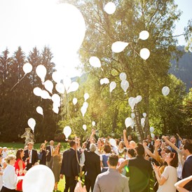 Hochzeitslocation: Balloons fliegen lassen bringt Glück! - Schloss Prielau Hotel & Restaurants