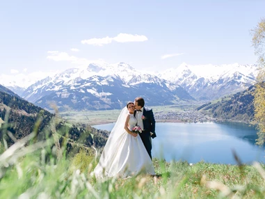 Hochzeitslocation: Fotoshooting mit Blick auf den Zeller See und das Kitzsteinhorn - Schloss Prielau Hotel & Restaurants