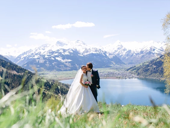 Hochzeitslocation: Fotoshooting mit Blick auf den Zeller See und das Kitzsteinhorn - Schloss Prielau Hotel & Restaurants