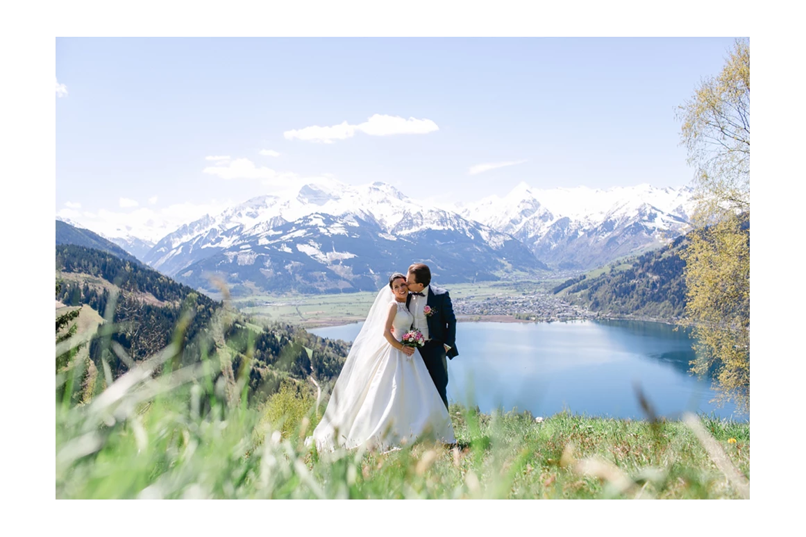 Hochzeitslocation: Fotoshooting mit Blick auf den Zeller See und das Kitzsteinhorn - Schloss Prielau Hotel & Restaurants