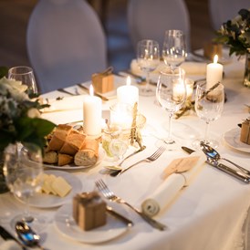 Hochzeitslocation: romantische Tischdekoration - Schloss Prielau Hotel & Restaurants