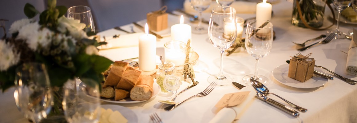 Hochzeitslocation: romantische Tischdekoration - Schloss Prielau Hotel & Restaurants