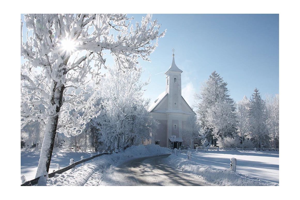 Hochzeitslocation: Prielauer Kirche als Wintertraum - Schloss Prielau Hotel & Restaurants