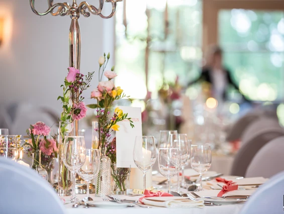 Hochzeitslocation: Dekoration im Bankettsaal - Schloss Prielau Hotel & Restaurants