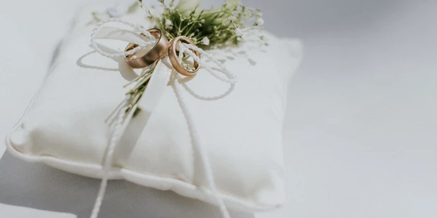 Destination-Wedding - Art der Location: Hotel / Chalet - Ringkissen - Schloss Prielau Hotel & Restaurants