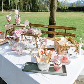 Hochzeitslocation: süßes Buffet im Schlossgarten - Schloss Prielau Hotel & Restaurants