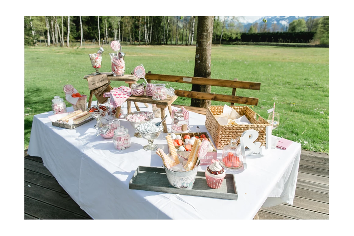 Hochzeitslocation: süßes Buffet im Schlossgarten - Schloss Prielau Hotel & Restaurants