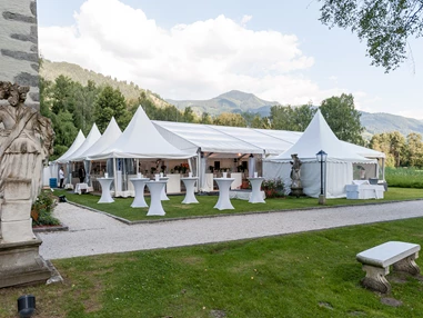 Hochzeitslocation: elegantes Zelt im Schlossgarten - Schloss Prielau Hotel & Restaurants