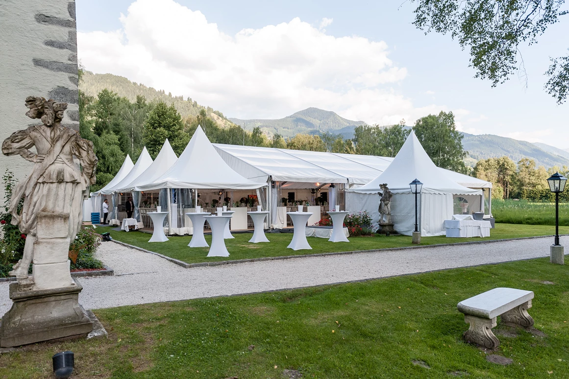 Hochzeitslocation: elegantes Zelt im Schlossgarten - Schloss Prielau Hotel & Restaurants