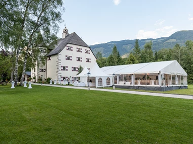 Hochzeitslocation: elegantes Zelt im Schlossgarten - Schloss Prielau Hotel & Restaurants