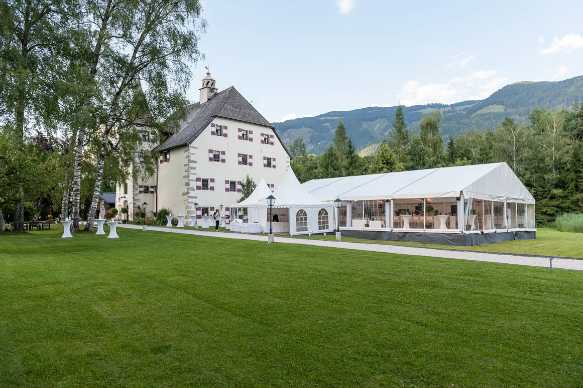 Hochzeitslocation: elegantes Zelt im Schlossgarten - Schloss Prielau Hotel & Restaurants