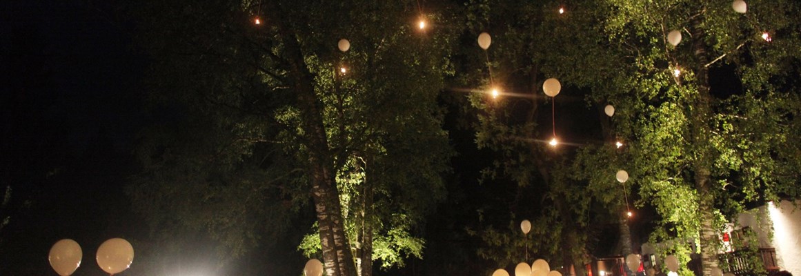 Hochzeitslocation: Luftballons steigen lassen - Schloss Prielau Hotel & Restaurants