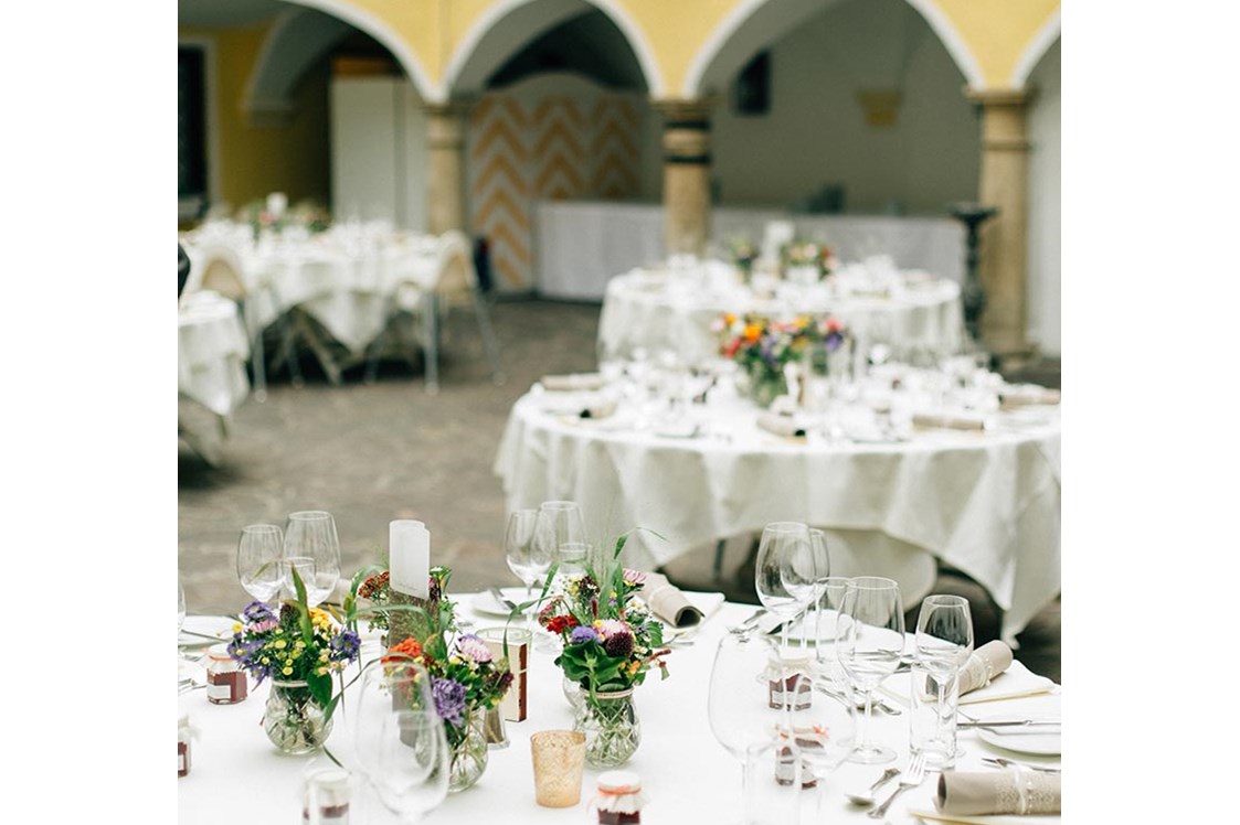 Hochzeitslocation: Heiraten im Schloss Weikersdorf in 2500 Baden bei Wien.
foto © kalinkaphoto.at
 - Hotel Schloss Weikersdorf