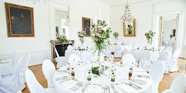 Destination-Wedding - Art der Location: Hotel / Chalet - Traumhochzeit im Schloss Miller-Aichholz - Schloss Miller-Aichholz - Europahaus Wien