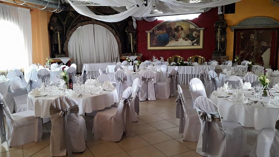 Destination-Wedding - Preisniveau Hochzeitsfeier: €€ - Österreich - Burg Spielberg