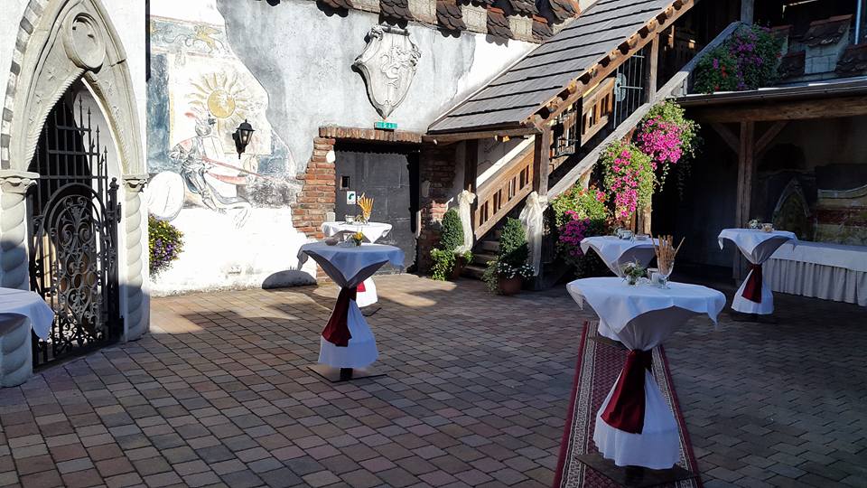 Destination-Wedding - Preisniveau Hochzeitsfeier: €€ - Österreich - Burg Spielberg