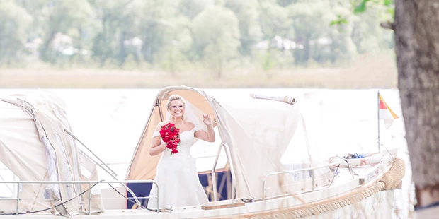 Destination-Wedding - Art der Location: Hotel / Chalet - Ankunft der Braut auf der Insel im Faakersee - Inselhotel Faakersee - Inselhotel Faakersee