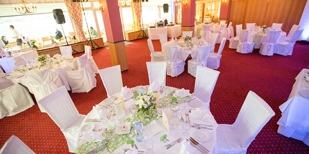 Destination-Wedding - Art der Location: Hotel / Chalet - Hochzeits-Tische - Inselhotel Faakersee - Inselhotel Faakersee