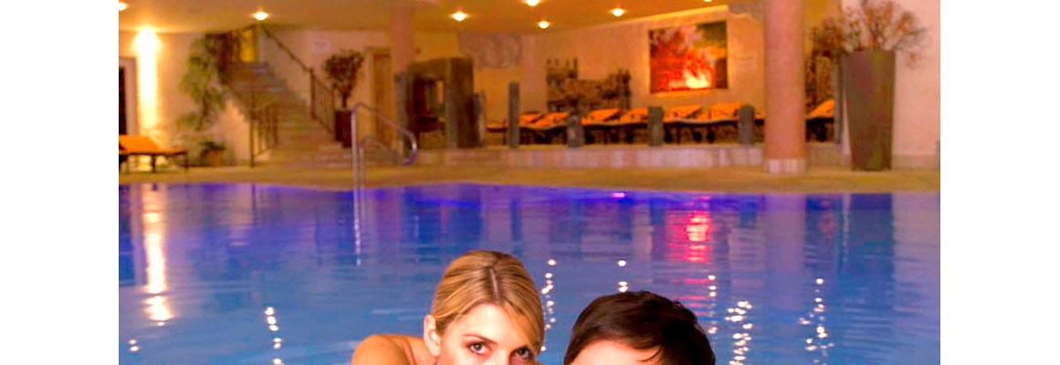 Hochzeitslocation: Schwimmbad mit Quellwasser - Feuriger Tatzlwurm