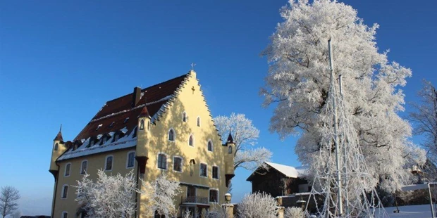 Destination-Wedding - Art der Location: Hotel / Chalet - Eine wunderschöne Foto-Location - selbst im Winter. - Schloss zu Hopferau