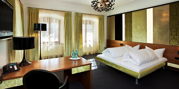 Destination-Wedding - Art der Location: Hotel / Chalet - Zimmer 23 - eines von 2 Deluxe Zimmern und das Hochzeitszimmer. - Schloss zu Hopferau