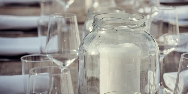 Destination-Wedding - Exklusivität - Wilder Kaiser - Wir haben Tische für drinnen und draußen: bis hin zur langen Tafel, die einst Werkbank in der Bäckerstube war, und heute Abend der schönste Tisch im Garten ist. Im Unterwirt in Ebbs ist Ihre Feier richtig. Wir haben Lust, Erfahrung und Ideen. - Der Unterwirt - Das kleine Gourmethotel