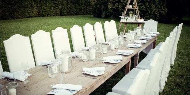 Destination-Wedding - Exklusivität - Wilder Kaiser - Wir haben Tische für drinnen und draußen: bis hin zur langen Tafel, die einst Werkbank in der Bäckerstube war, und heute Abend der schönste Tisch im Garten ist. Im Unterwirt in Ebbs ist Ihre Feier richtig. Wir haben Lust, Erfahrung und Ideen. - Der Unterwirt - Das kleine Gourmethotel