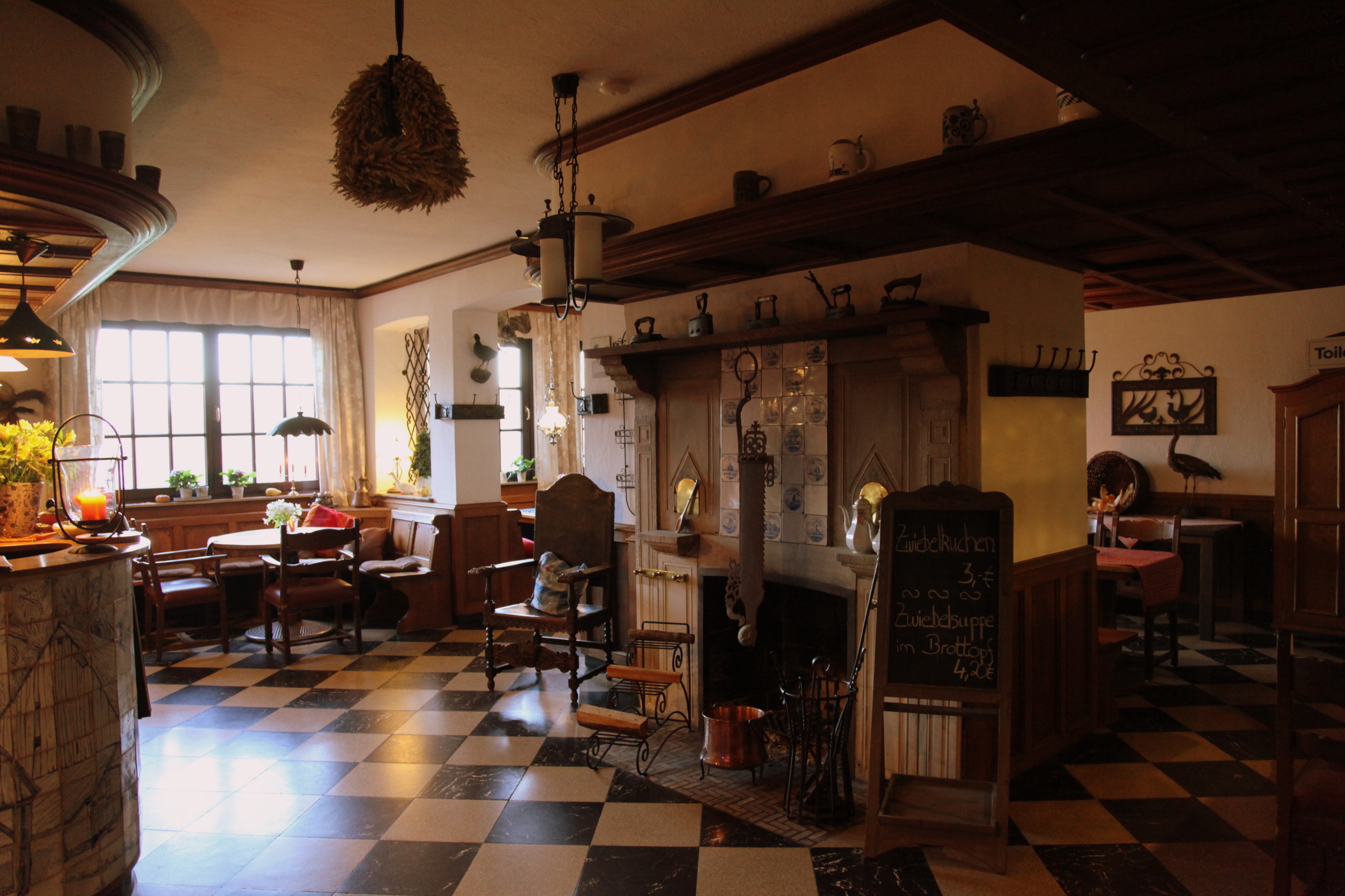 Destination-Wedding - Preisniveau Hochzeitsfeier: €€ - Gaststube - Landhotel Zur Gronenburg