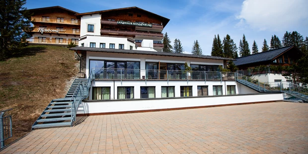 Destination-Wedding - Art der Location: Hotel / Chalet - Die Eventlocation mit riesiger Terrasse - Hotel Sonnenburg