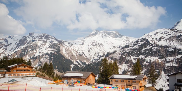 Destination-Wedding - Art der Location: Hotel / Chalet - Ausblick aus der Bibliothek - Hotel Sonnenburg