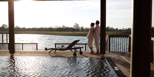 Destination-Wedding - Art der Location: Hotel / Chalet - Exklusive See-Sauna - ST. MARTINS Therme & Lodge