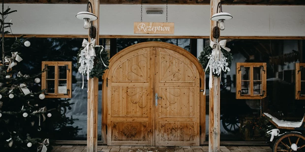 Destination-Wedding - Art der Location: Hotel / Chalet - Winterhochzeit - Almdorf Seinerzeit