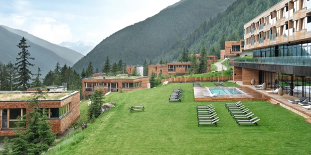 Destination-Wedding - Art der Location: Hotel / Chalet - Gradonna****S angelegt wie ein autofreies Bergdorf - Gradonna ****s Mountain Resort Châlets & Hotel