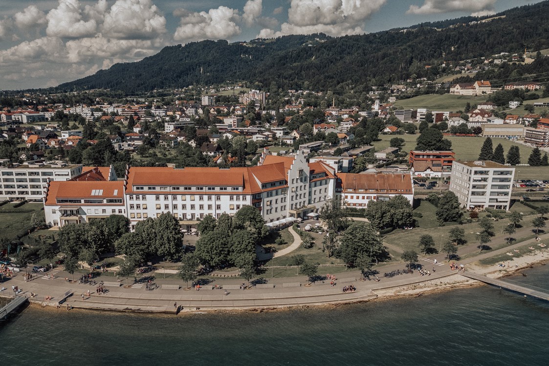 Hochzeitslocation: Blick auf das Sentido Seehotel Am Kaiserstrand vom Bodensee aus.  - Seehotel am Kaiserstrand