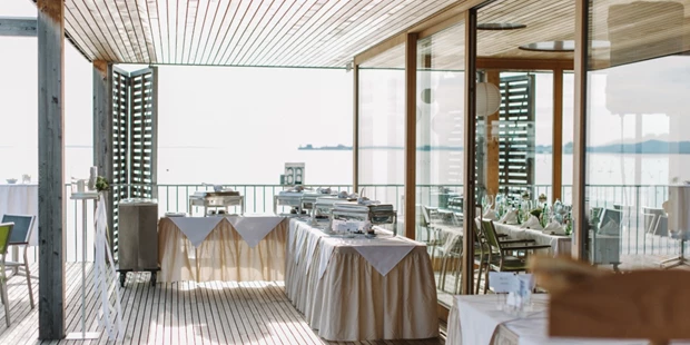 Destination-Wedding - Art der Location: Hotel / Chalet - Terrasse des Badehauses - Seehotel am Kaiserstrand