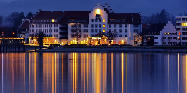 Destination-Wedding - Art der Location: Hotel / Chalet - Blick auf das Sentido Seehotel Am Kaiserstrand vom Bodensee aus.  - Seehotel am Kaiserstrand
