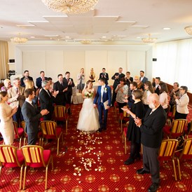 Hochzeitslocation: Hotel Stefanie - Standesamtliche Trauung mit Gästen im Konferenzsaal - Hotel & Restaurant Stefanie Schick-Hotels Wien