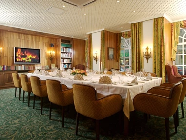 Hochzeitslocation: Hotel Stefanie - klein und fein feiern in der Bibliothek - Hotel & Restaurant Stefanie Schick-Hotels Wien