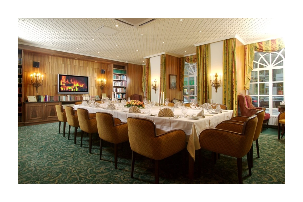 Hochzeitslocation: Hotel Stefanie - klein und fein feiern in der Bibliothek - Hotel & Restaurant Stefanie Schick-Hotels Wien