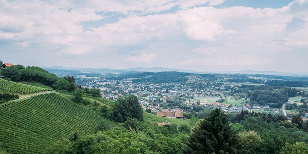Destination-Wedding - Art der Location: Hotel / Chalet - Diesen Weitblick für das Eheglück könnt ihr von der Burg Deutschlandsberg genießen. - Burg Deutschlandsberg