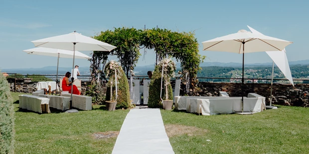 Destination-Wedding - Art der Location: Hotel / Chalet - Trauungspavillon im Freien - Burg Deutschlandsberg