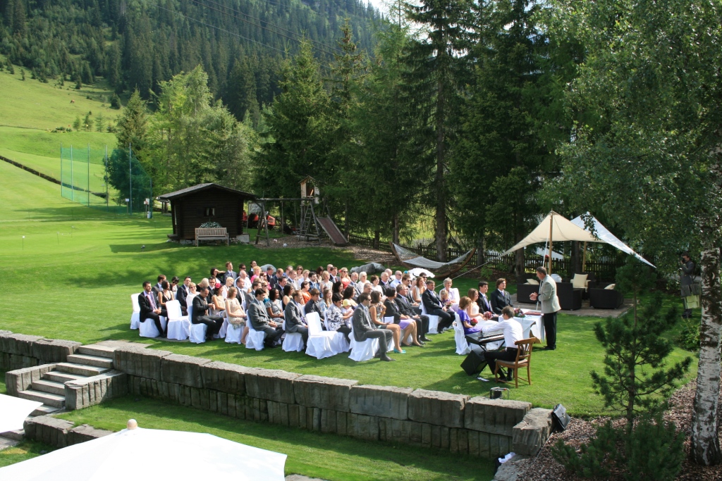 Destination-Wedding - Hunde erlaubt - Österreich - Trauung im Berghof-Garten - Der Berghof